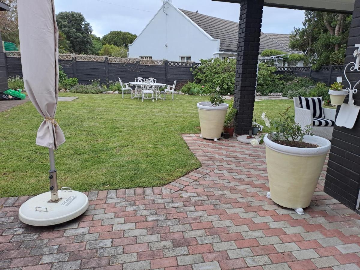 Milky Way Hotel Hermanus Exterior foto